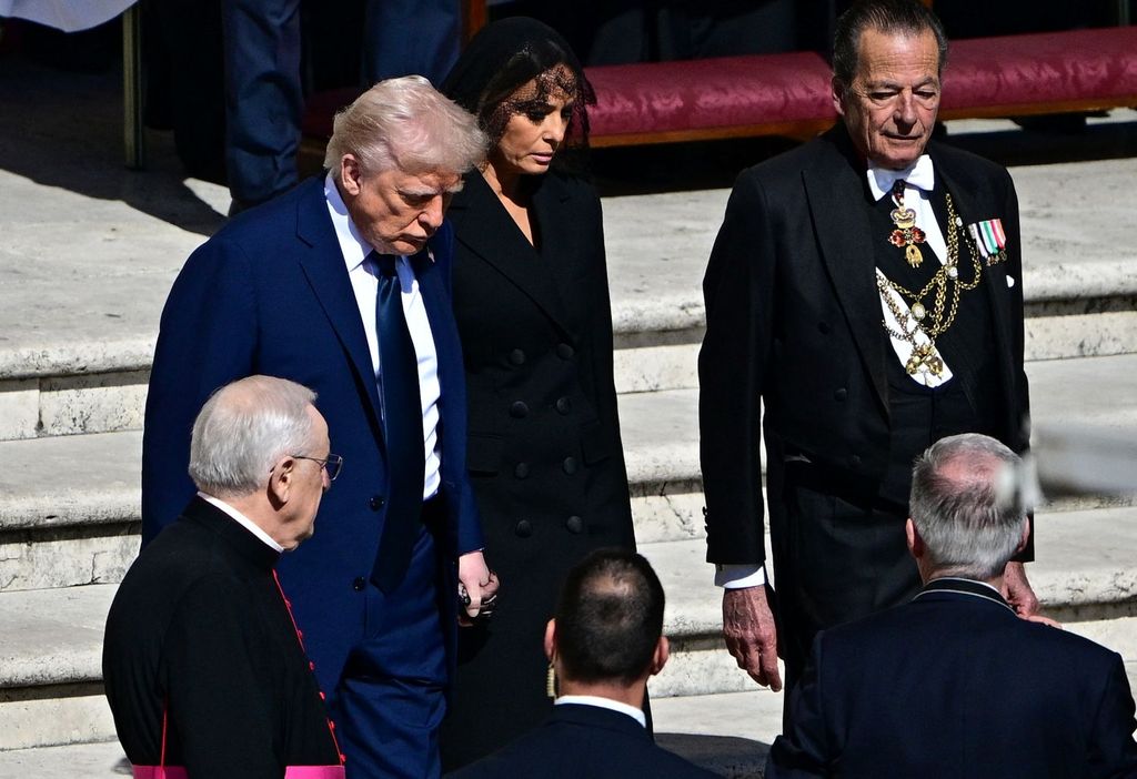 Donald i Melania Trump na ispraćaju pape Franje - 4