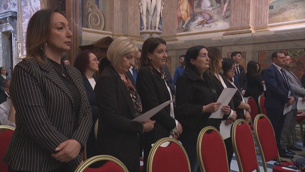 kardinal Stephen Mulla i Ivana Petrović, reporterka Dnevnika Nove TV