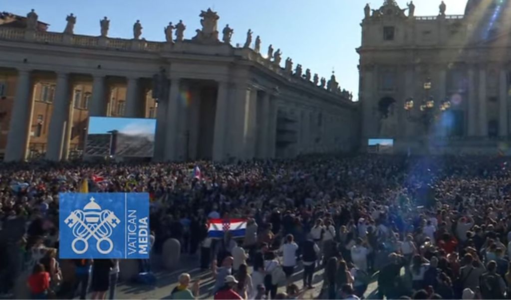 Hrvatska zastava na Trgu Svetog Petra - 1