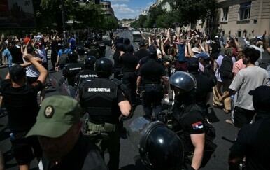 Teško pretučenom studentu na prosvjedima u Srbiji određen pritvor