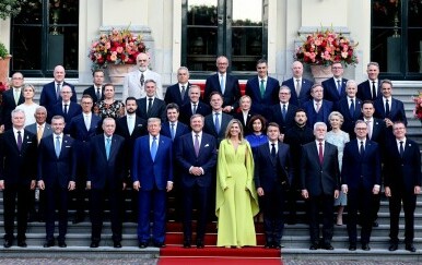 Oni vladaju svijetom, ali ona vlada modom, to je potvrdila i oim žarkim izdanjem