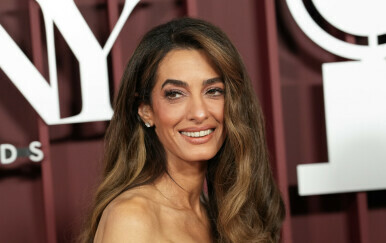 Amal Clooney u savršenoj maloj crnoj haljini