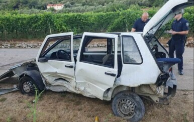 Automobil u kojem se vozilo 10 osoba