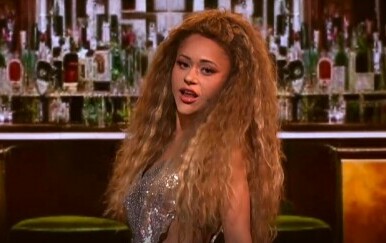 Meri Andraković kao Shakira