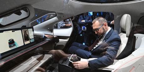 Gradonačelnik Tomislav Tomašević u robotaksiju Verne