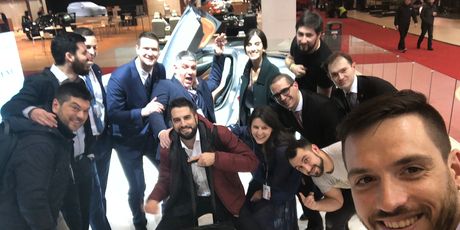 Mate Rimac i Katarina Lovrić s prijateljima (FOTO: Instagram)