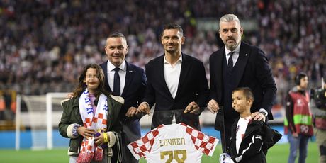 Dejan Lovren s djecom
