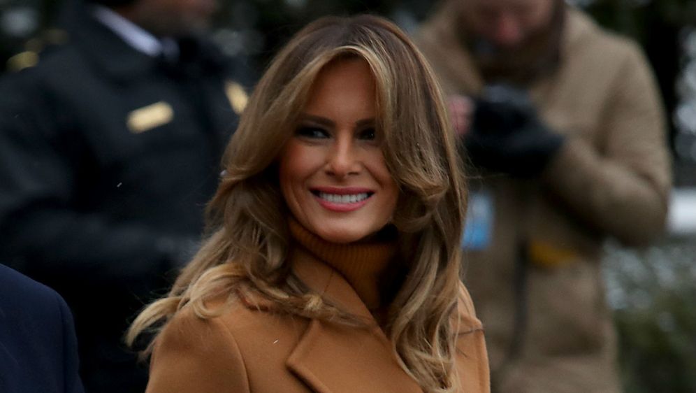 Melania Trump izabrala je svijetlosmeđi kaput brenda Roksanda