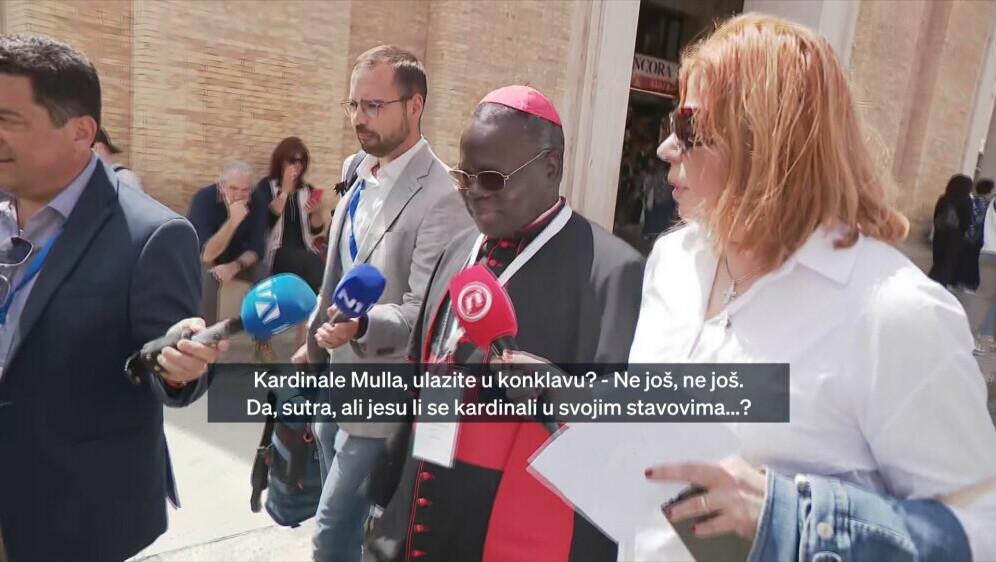 kardinal Stephen Mulla i Ivana Petrović, reporterka Dnevnika Nove TV